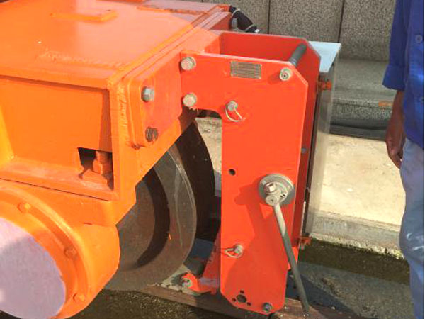 門(mén)機(jī)防風(fēng)制動(dòng)器