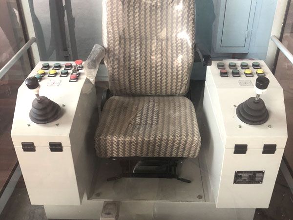 駕駛室聯動控制臺